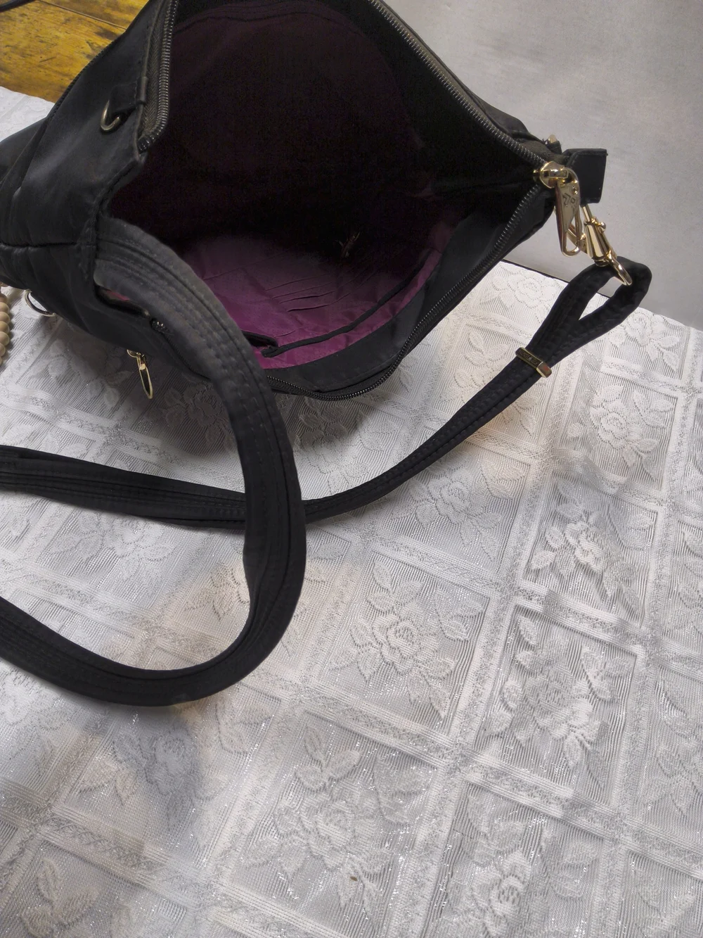 Travelon black shoulder