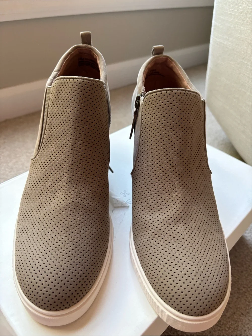 Caslon women wedge