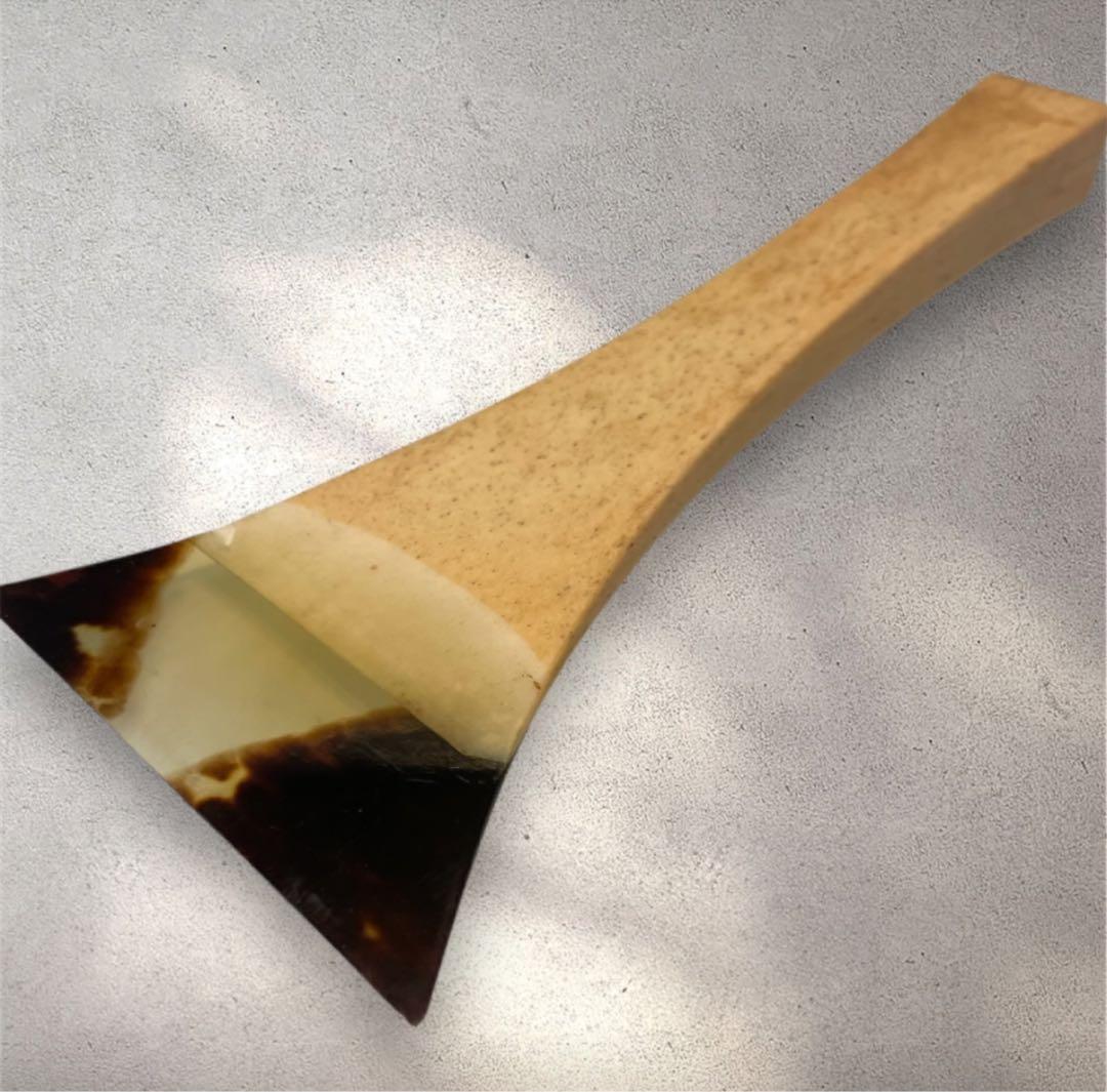 【Rare Item】Ivory-like Natural Material Tortoiseshell Shamisen Bachi for Jonkara - 19.7cm