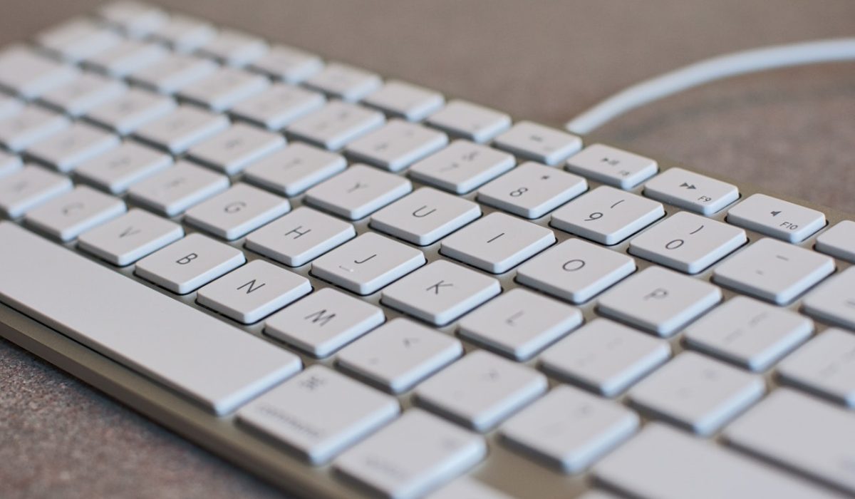 keyboard-white-computer-keyboard-desktop-163117.jpeg